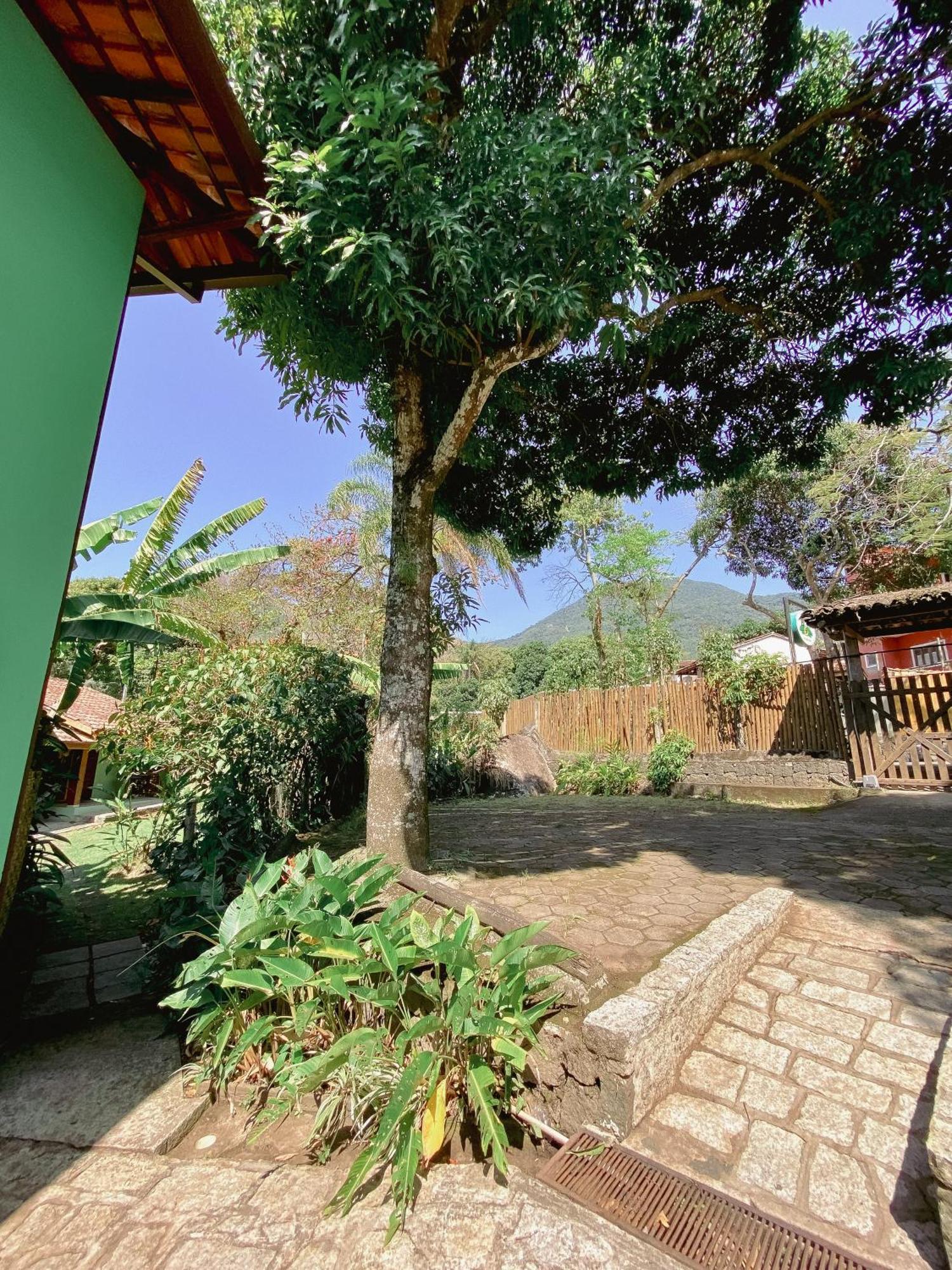 Acomodação com café da manhã  Banana Ilhabela
